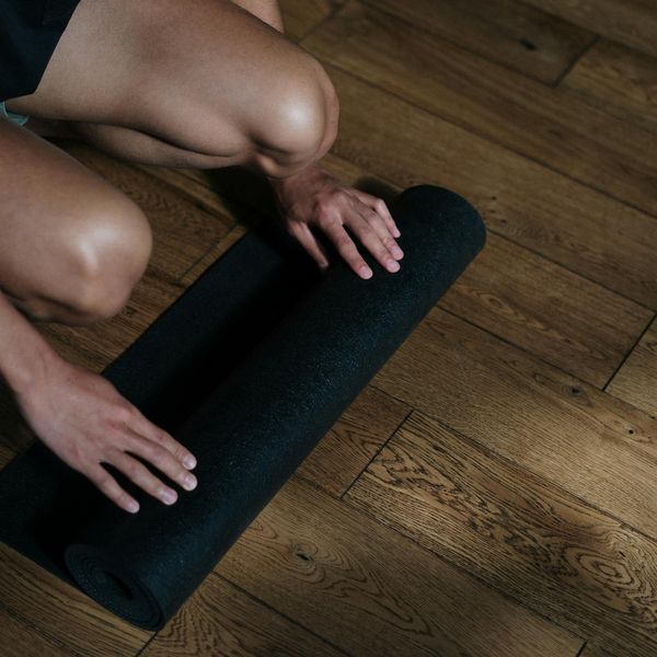 A man focused during a workout, symbolizing mental peace and discipline.